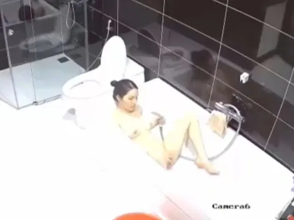 phim sex gay au my Lắp camera phòng tắm quay lén chị gái tự sướng